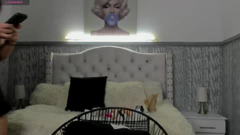 Snapshot of sexylaurita4u chatting on March 19, 11:25 am laura online show from March 19, 11:25 am