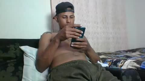 Snapshot of sexyleon69 chatting on February 10, 4:52 am Sexy leon online show from February 10, 4:52 am