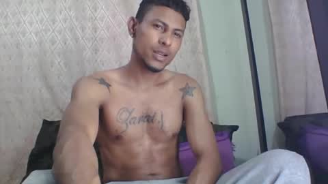 Snapshot of sexyleon69 chatting on June 10, 6:34 am Sexy leon online show from June 10, 6:34 am