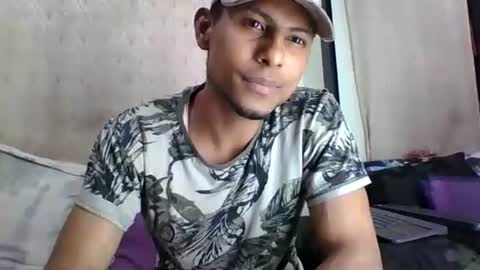 Snapshot of sexyleon69 chatting on June 17, 8:06 am Sexy leon online show from June 17, 8:06 am