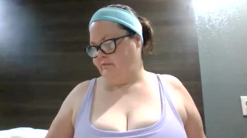 Snapshot of sexylil_bbw chatting on April 5, 10:40 pm sexylil_bbw online show from April 5, 10:40 pm
