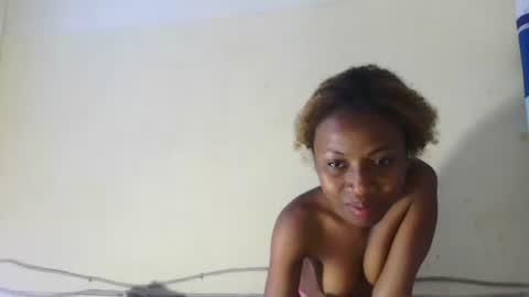 Snapshot of sexylittlebitch261 chatting on May 5, 7:49 am Elania online show from May 5, 7:49 am