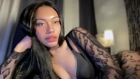 maxine online show from March 27, 8:30 pm