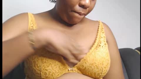 Snapshot of sexyluna_ebonyxxx chatting on February 7, 6:55 pm Luna online show from February 7, 6:55 pm