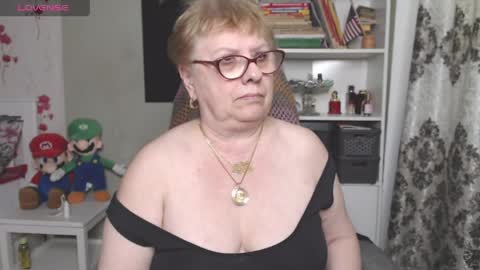 Snapshot of sexylynette4u chatting on May 5, 9:50 am sexylynette4u online show from May 5, 9:50 am