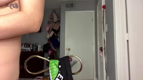 sexymamita22 online show from April 14, 6:36 pm