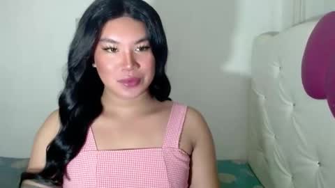 Snapshot of sexymika_xoxo chatting on October 21, 5:52 am Mika online show from October 21, 5:52 am