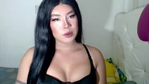 Snapshot of sexymika_xoxo chatting on December 3, 7:05 am Mika online show from December 3, 7:05 am