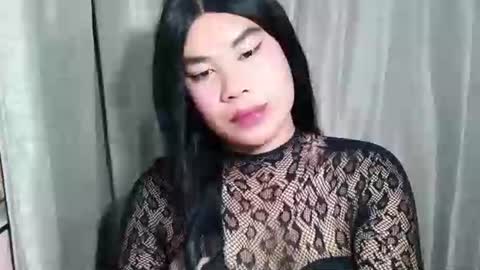 Snapshot of sexymika_xoxo chatting on March 17, 5:22 am Mika online show from March 17, 5:22 am