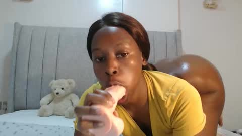 Snapshot of sexymonalisa1 chatting on March 28, 6:02 am sexymonalisa1 online show from March 28, 6:02 am