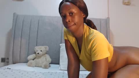 Snapshot of sexymonalisa1 chatting on April 25, 6:27 am sexymonalisa1 online show from April 25, 6:27 am