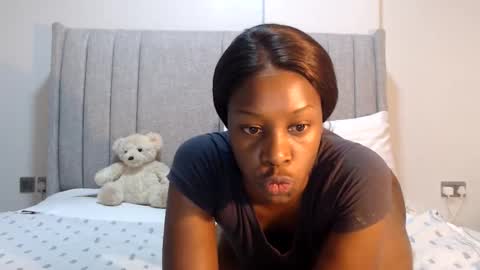 Snapshot of sexymonalisa1 chatting on May 18, 5:35 am sexymonalisa1 online show from May 18, 5:35 am