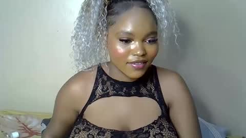 Snapshot of sexymontana33 chatting on February 7, 9:29 pm Molly zora online show from February 7, 9:29 pm