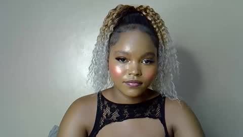 Snapshot of sexymontana33 chatting on February 16, 7:32 pm Molly zora online show from February 16, 7:32 pm