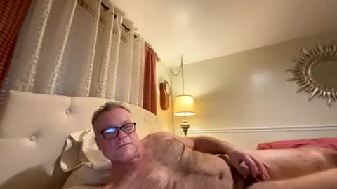 Snapshot of sexymundeman chatting on March 8, 3:21 am Raymond Art Model online show from March 8, 3:21 am