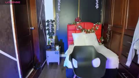 N A F online show from December 4, 7:33 pm