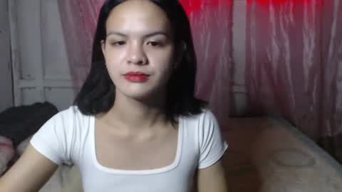 Snapshot of sexynaughtyella_xx chatting on December 12, 10:13 am ella online show from December 12, 10:13 am