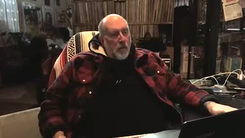 Snapshot of sexyolbear chatting on February 8, 5:18 pm Grizz Lee Bear online show from February 8, 5:18 pm