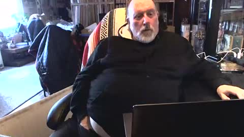 Snapshot of sexyolbear chatting on February 11, 10:26 am Grizz Lee Bear online show from February 11, 10:26 am