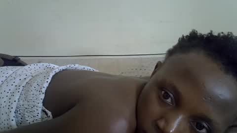 Snapshot of sexypetite4 chatting on July 7, 7:23 am SHARON online show from July 7, 7:23 am