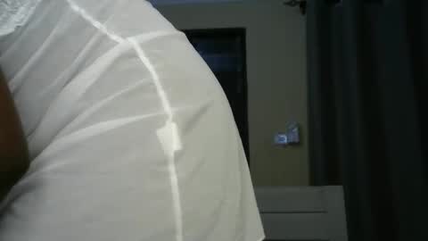 Snapshot of sexypetite_lee chatting on December 11, 12:34 pm Lee online show from December 11, 12:34 pm