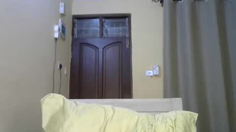 Snapshot of sexypetite_lee chatting on December 13, 6:10 am Lee online show from December 13, 6:10 am