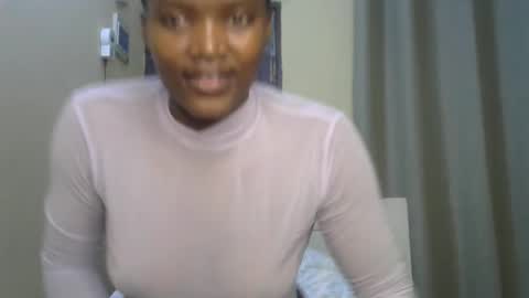 Snapshot of sexypetite_lee chatting on January 5, 6:56 pm Lee online show from January 5, 6:56 pm