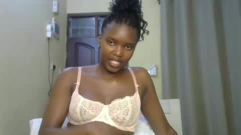 Snapshot of sexypetite_lee chatting on January 6, 7:02 pm Lee online show from January 6, 7:02 pm