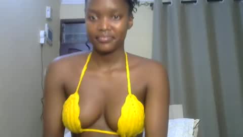 Snapshot of sexypetite_lee chatting on January 7, 7:06 pm Lee online show from January 7, 7:06 pm