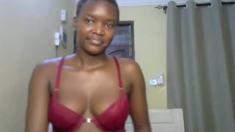 Snapshot of sexypetite_lee chatting on February 16, 1:27 pm Lee online show from February 16, 1:27 pm