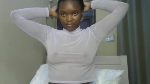 Snapshot of sexypetite_lee chatting on March 4, 4:49 am Lee online show from March 4, 4:49 am