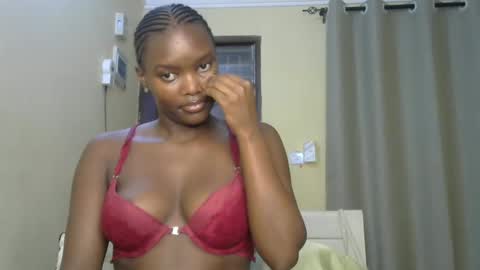 Snapshot of sexypetite_lee chatting on March 11, 12:17 pm Lee online show from March 11, 12:17 pm