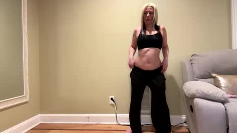 Sexypiglet2728 online show from December 24, 3:27 am