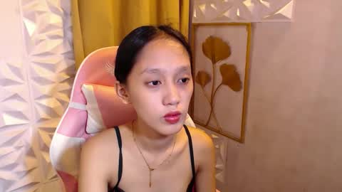 Snapshot of sexypinayirish chatting on December 19, 11:06 am IRISH online show from December 19, 11:06 am