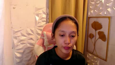 Snapshot of sexypinayirish chatting on December 23, 10:35 am IRISH online show from December 23, 10:35 am