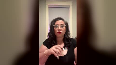 Snapshot of sexyqueenb504 chatting on January 9, 2:36 am sexyqueenb504 online show from January 9, 2:36 am