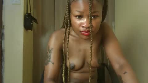 Snapshot of sexyqueenivy chatting on November 30, 2:15 am queenivy online show from November 30, 2:15 am