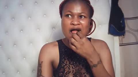 Snapshot of sexyqueenivy chatting on December 16, 12:26 am queenivy online show from December 16, 12:26 am