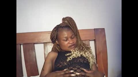 Snapshot of sexyqueenivy chatting on February 6, 6:00 pm queenivy online show from February 6, 6:00 pm