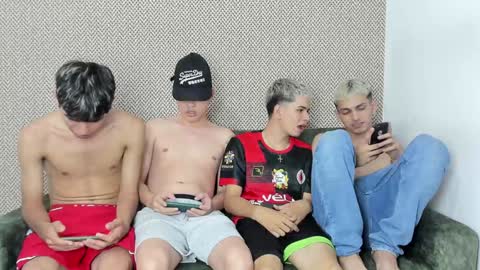 Snapshot of sexys_boys18 chatting on December 17, 7:29 am MATIAS-18 THIAHO -18 MAX-19 NICOKALY-19 CAIN-19 MOD ESTEBAN online show from December 17, 7:29 am