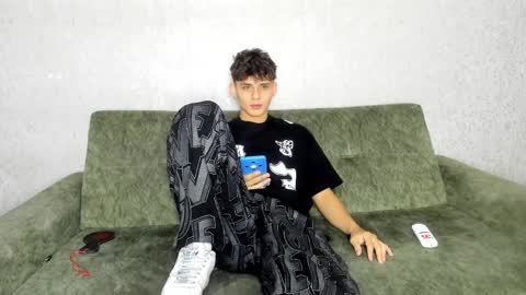 Snapshot of sexys_boys18 chatting on April 6, 7:48 pm MATIAS-18 THIAHO -18 MAX-19 NICOKALY-19 CAIN-19 MOD ESTEBAN online show from April 6, 7:48 pm