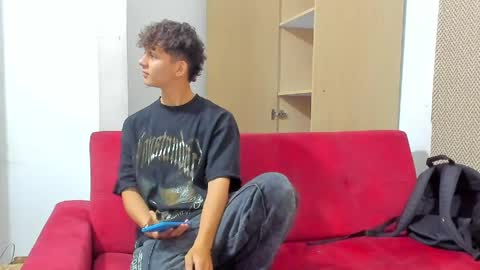 Snapshot of sexys_boys18 chatting on April 17, 1:58 pm MATIAS-18 THIAHO -18 MAX-19 NICOKALY-19 CAIN-19 MOD ESTEBAN online show from April 17, 1:58 pm