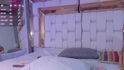 Snapshot of sexysister_ chatting on September 22, 12:07 pm Kendall online show from September 22, 12:07 pm