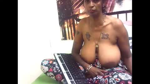 Snapshot of sexyva4u2luv chatting on February 25, 12:13 pm sexyva4u2luv online show from February 25, 12:13 pm