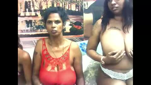 Snapshot of sexyva4u2luv chatting on March 3, 11:33 am sexyva4u2luv online show from March 3, 11:33 am