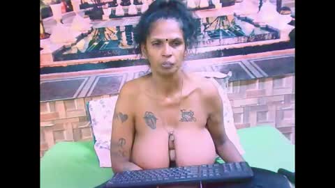 Snapshot of sexyva4u2luv chatting on September 12, 7:25 pm sexyva4u2luv online show from September 12, 7:25 pm