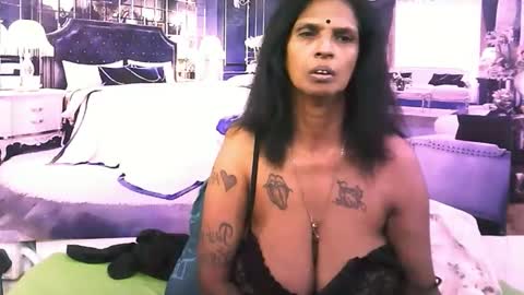 Snapshot of sexyva4u2luv chatting on October 28, 7:16 pm sexyva4u2luv online show from October 28, 7:16 pm