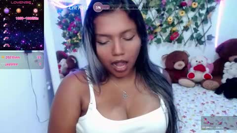 Snapshot of sexyvaldiry chatting on January 10, 12:17 am sexyvaldiry online show from January 10, 12:17 am