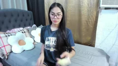 Snapshot of sexyxenaaa chatting on October 4, 1:53 pm Xenaaa online show from October 4, 1:53 pm