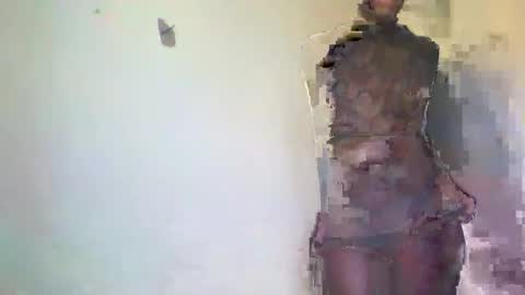 Snapshot of sexyy_tiny chatting on February 3, 4:10 am Mel online show from February 3, 4:10 am